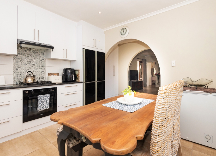 4 Bedroom Property for Sale in Stellenridge Western Cape